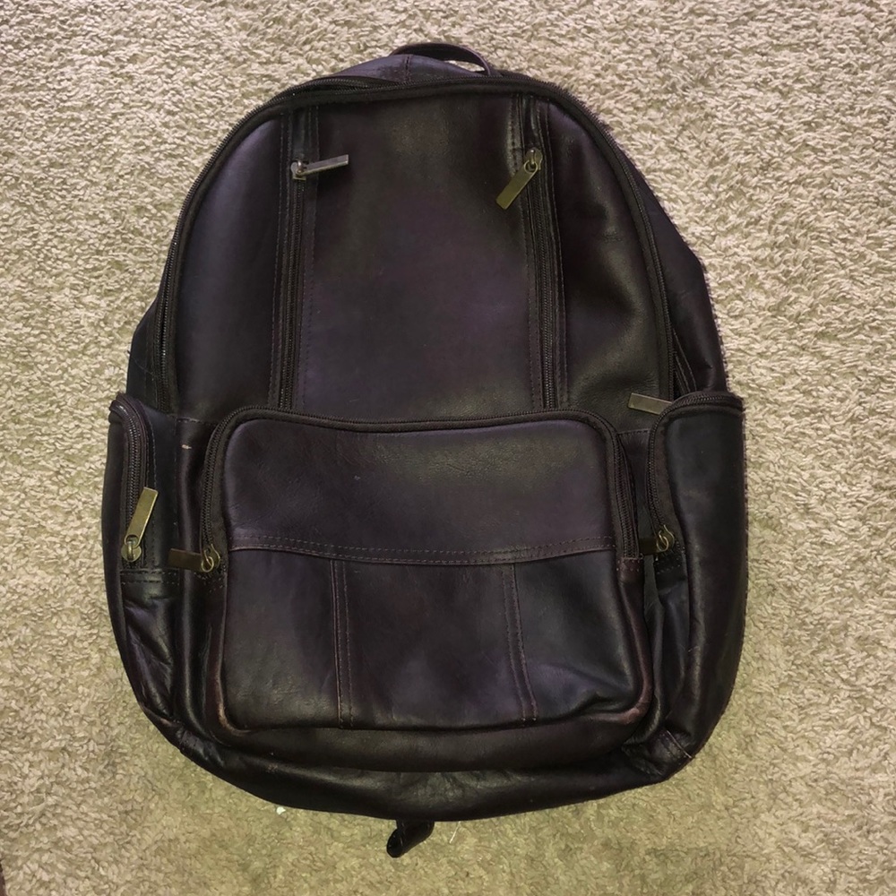 Laptop carrying backpack